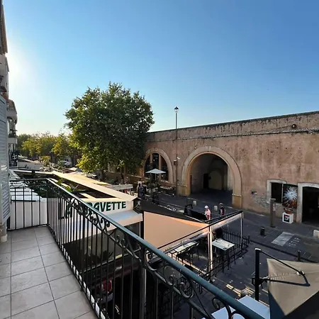 Newly Renovated In The Heart Of Old Apartment