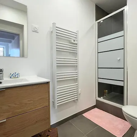 Newly Renovated In The Heart Of Old * Antibes