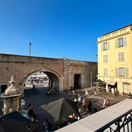 Newly Renovated In The Heart Of Old * Antibes